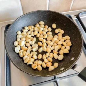 Cách chế biến hạt macca tươi